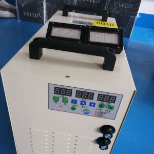 兩個(gè)燈頭_UVLED固化燈面光源,兩個(gè)燈頭并帶壓縮機(jī)制冷。